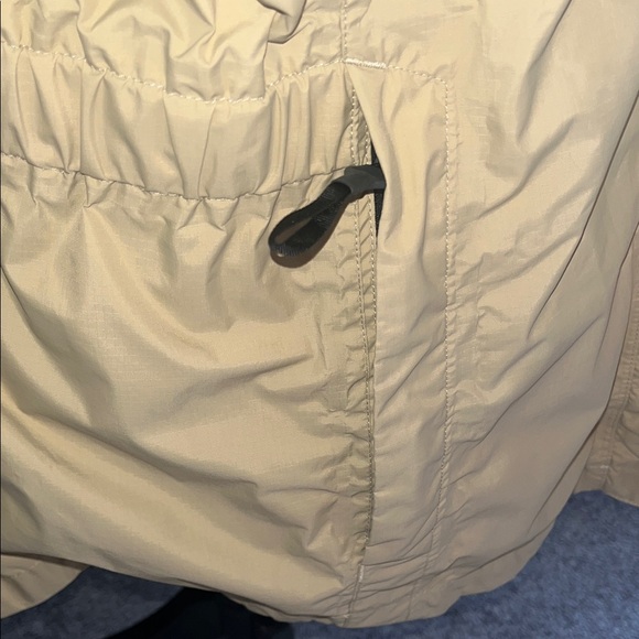 The North Face Women's Khaki Utility Shell Jacket - Picture 4 of 9